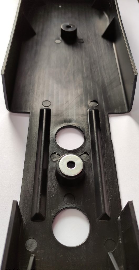 35.1023 UPPER ARM CASTING PLASTIC COVER REV4