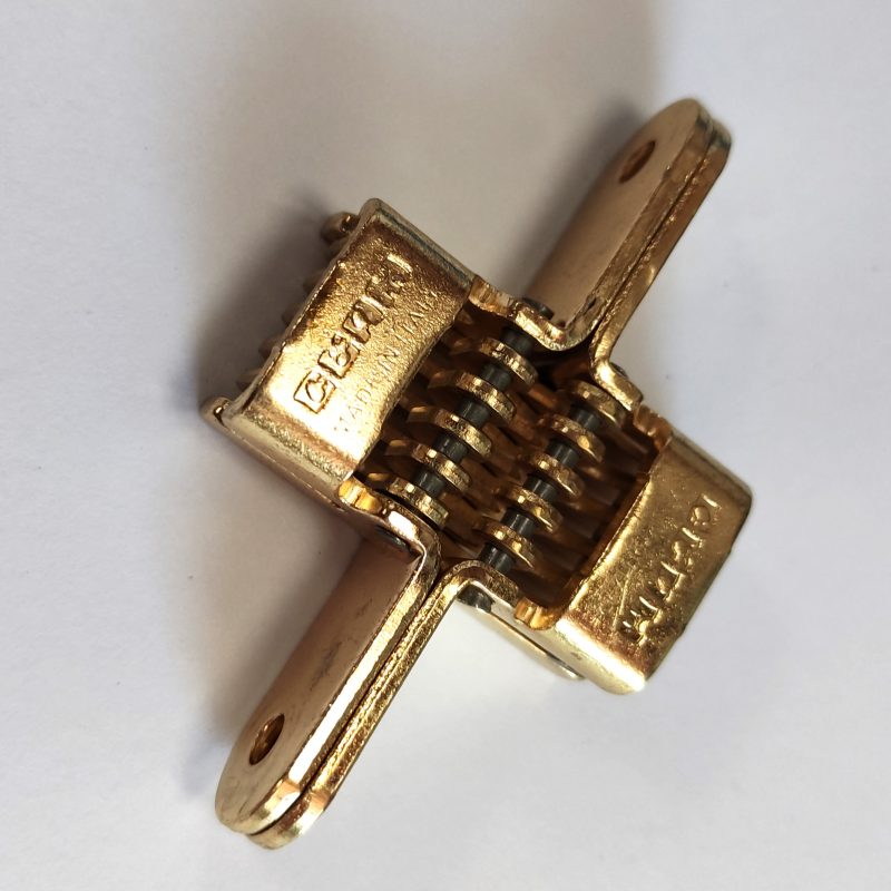 35.1209 TOP PANEL HINGES