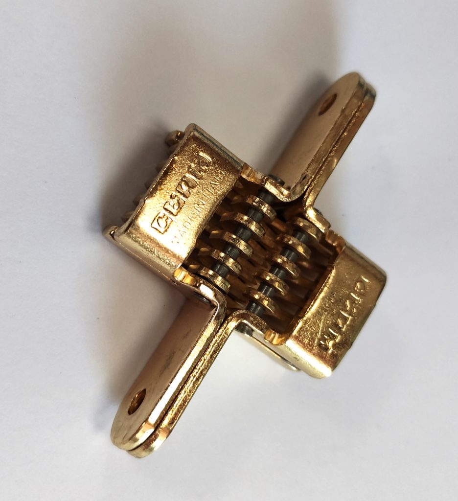 35.1209 TOP PANEL HINGES